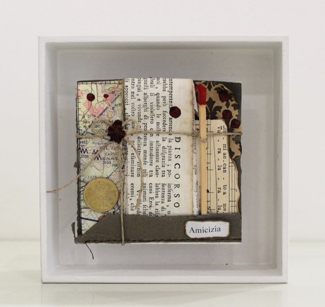 Amicizia - box con assemblaggi di Sara Lovari