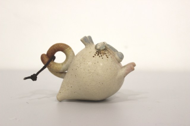 Gatto volante (lato destro) - scultura in grés di Riccardo Biavati e la Bottega delle Stelle
