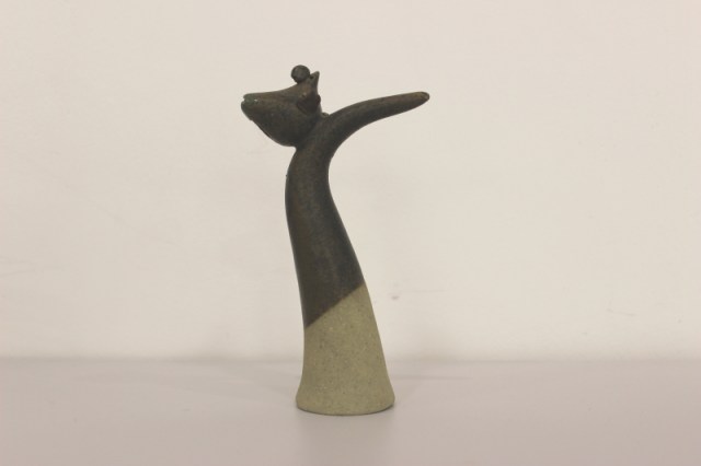 Ramo con uccellino (retro) - scultura in grés di Riccardo Biavati e la Bottega delle Stelle