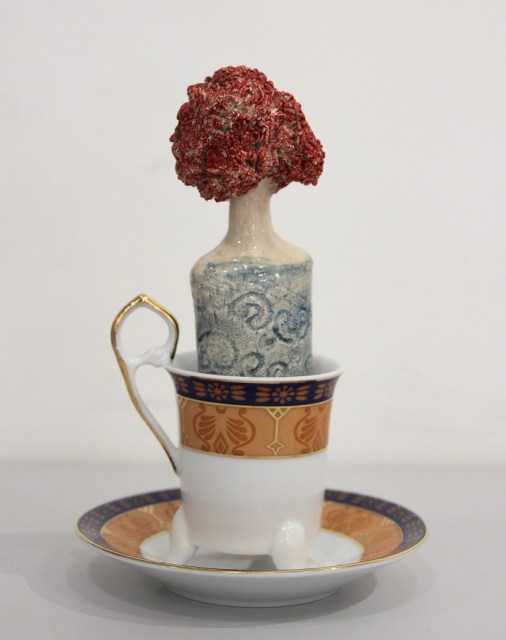 Tazzina vintage - scultura in ceramica di Deborah Ciolli (lato 3)