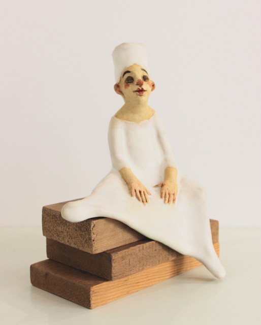 Custode - scultura ceramica di Sabrina Inzaghi (vista 2)