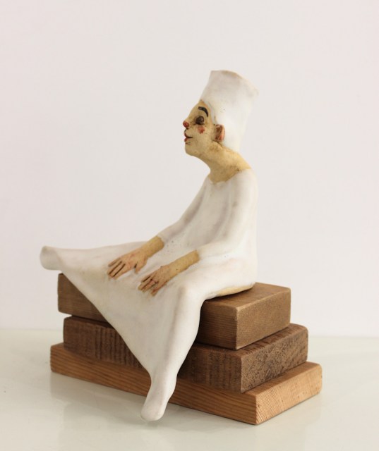 Custode - scultura ceramica di Sabrina Inzaghi (vista 6)