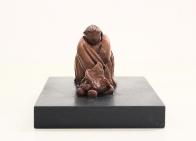 Davanti al fuoco - scultura di Vincent Maillard (lato 2)