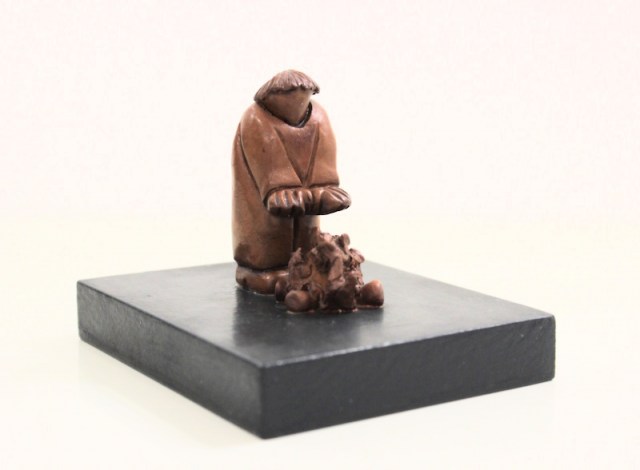 Davanti al fuoco - scultura di Vincent Maillard (lato 1)