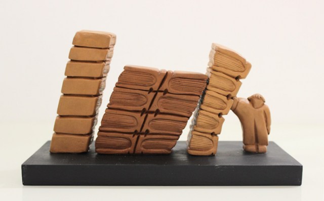 Libri inclinati - scultura di Vincent Maillard (lato 2)