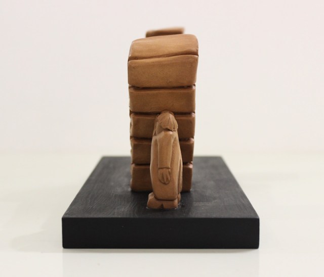 Libri inclinati - scultura di Vincent Maillard (lato 3)