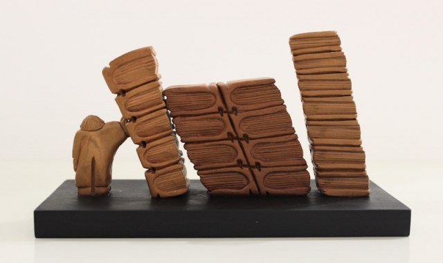 Libri inclinati - scultura di Vincent Maillard (lato 4)