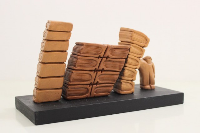 Libri inclinati - scultura di Vincent Maillard (lato 6)