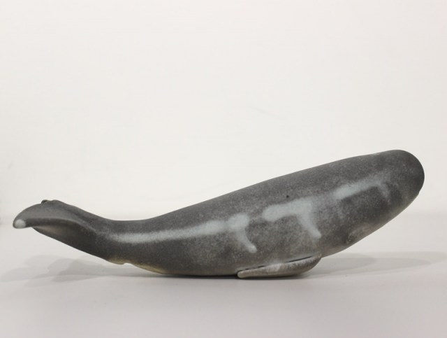 Balena - scultura in grés di Tonino Negri (vista 4)